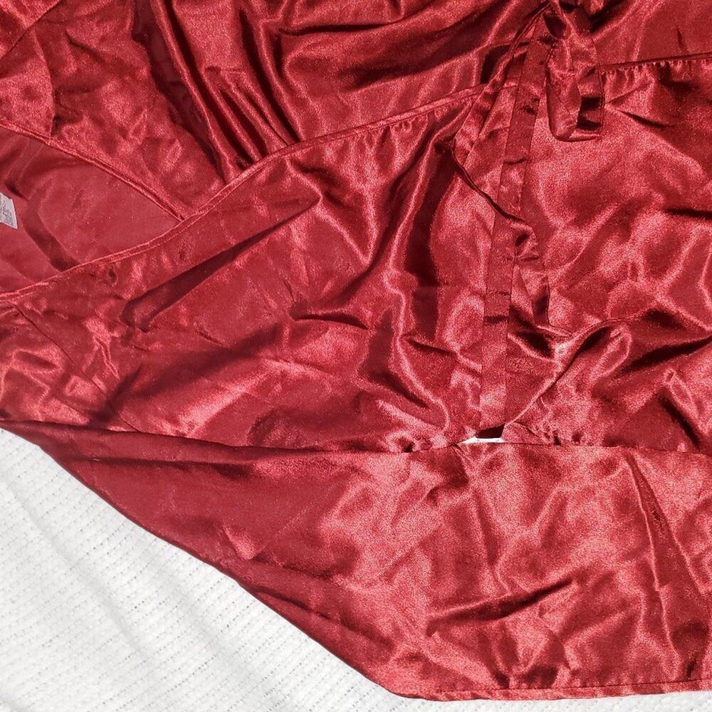 Fancy Feminine Secret Red Robe Medium - Picture 11 of 12